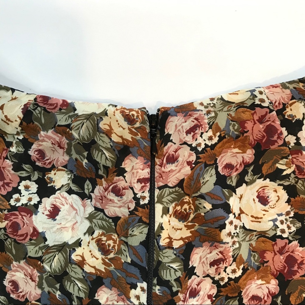 Show Me Your MuMu | Floral Sawyer Short | Floral - Picture 6 of 7